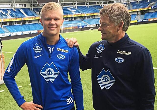 帕拉迪诺：我对下半场表现很满意，那不勒斯排榜首当之无愧（帕拉迪诺：下半场发挥令人满意，那不勒斯位居第一实至名归）