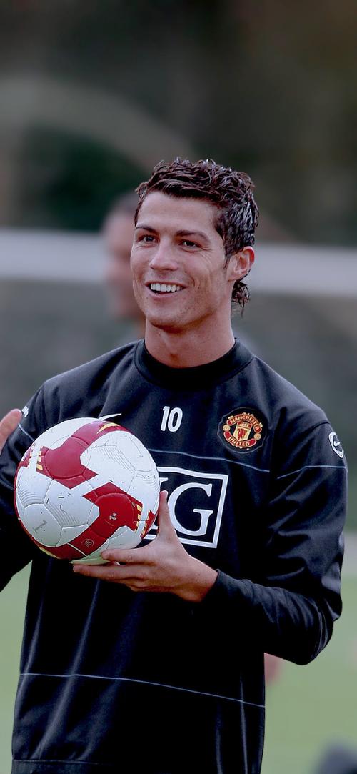 博洛尼亚总监：我们对球队表现满意，但现实地看不认为能争冠（博洛尼亚总监：对球队表现满意，但坦言争冠不现实）