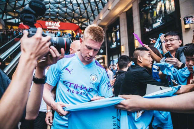 意媒：富勒姆和凯尔特人有意租借小基耶萨（意媒：富勒姆与凯尔特人考虑以租借方式引进小基耶萨）