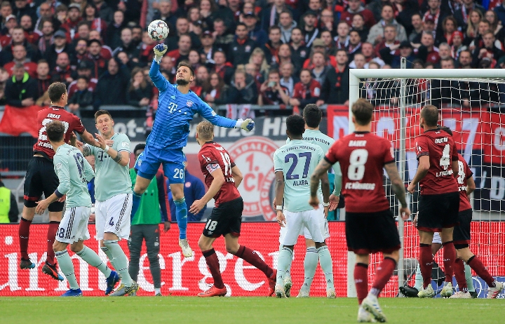 致敬若塔，阿隆索、阿诺德等人到安菲尔德纪念碑前献花（阿隆索、阿诺德等赴安菲尔德纪念碑献花，向若塔致敬）