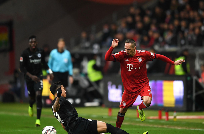 足球比赛中如何保持体能？（怎样在足球比赛中维持体能？）